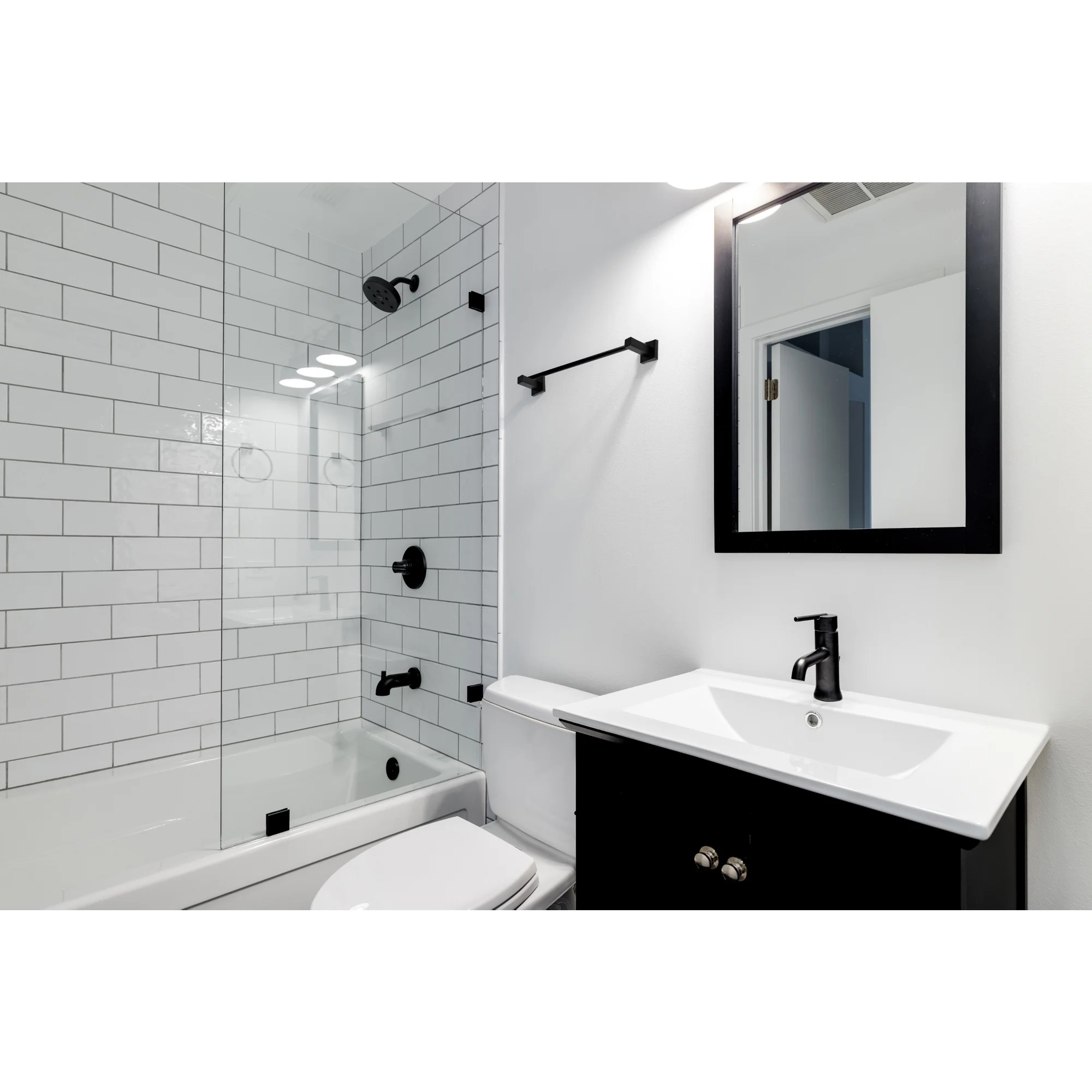 Amy - Square Towel Holder - Matte Black - Image 2