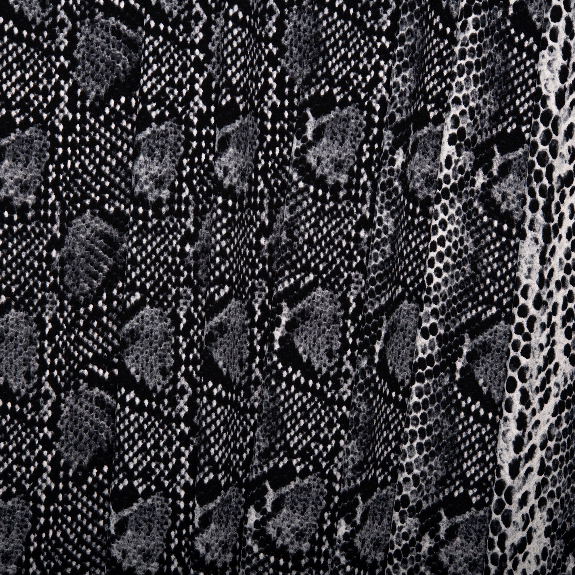 Heavy Knit - MELLISA - Snakes - Black - Image 4