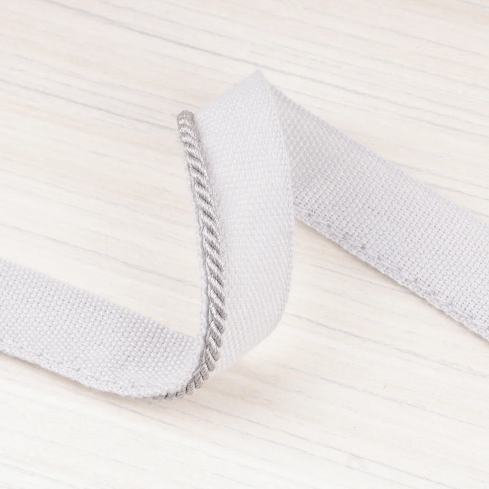 Lip cord ⅛ po (0.30 cm) Silver