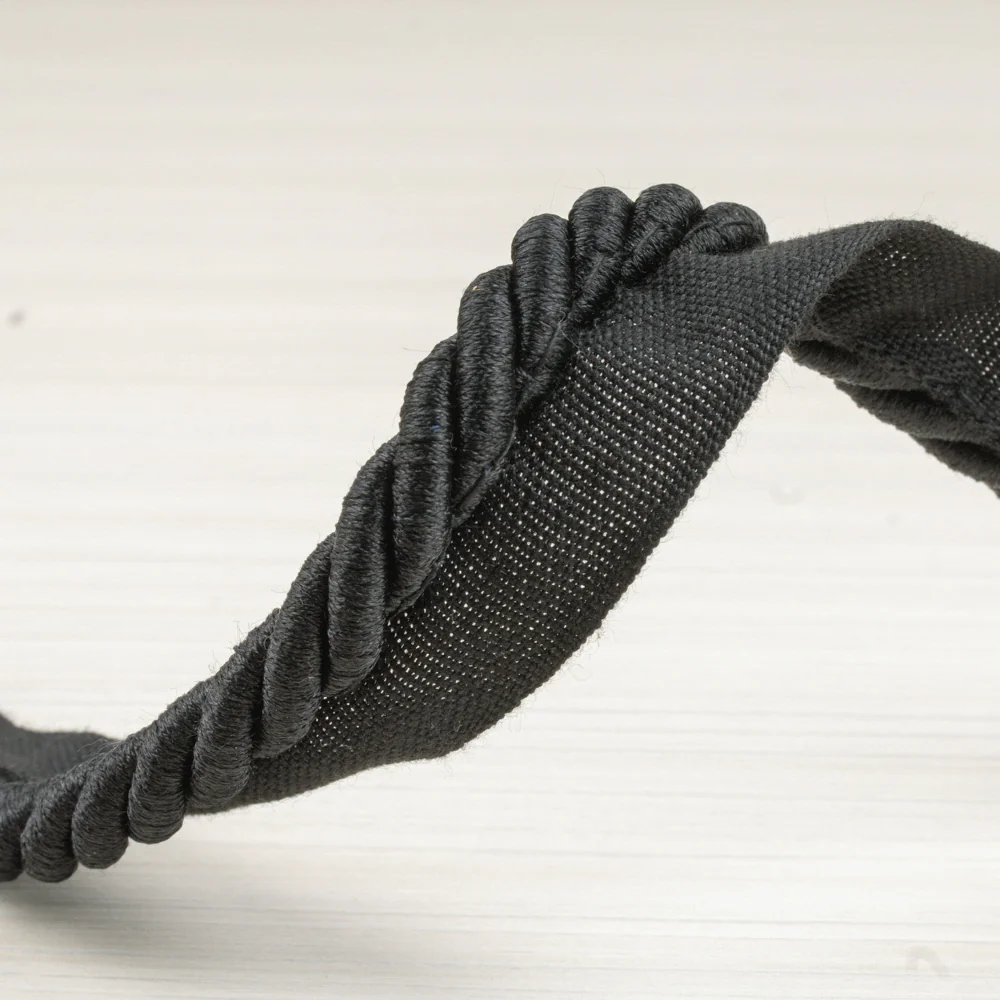 Lip cord 3/8 po (1 cm) Black