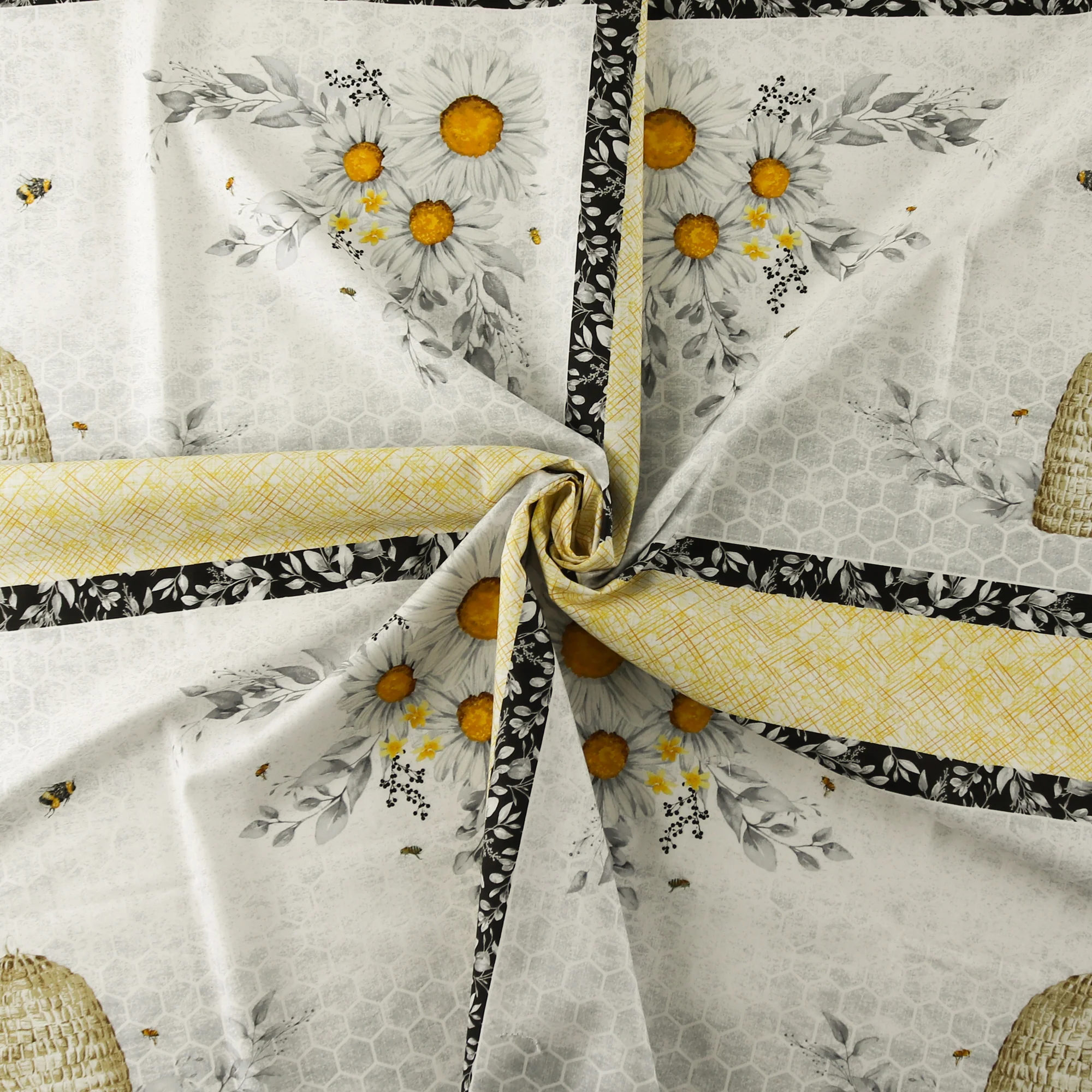 Henry Glass - Printed Cotton - «SWEET BEES» - Panel 44 x 36 in (112x 91 cm) - 007 - Yellow - Image 2