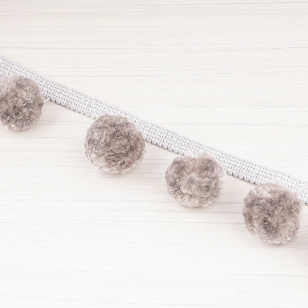 Pom Pom fringe 2½ po (6.4 cm) Silver